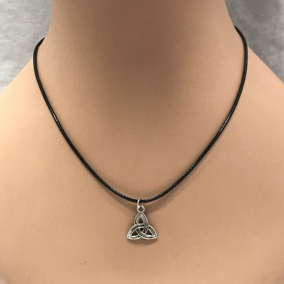 Triquetra Celtic Trinity Knot Charm Pendant - Picture 2 of 9